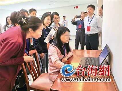 
网上评卷，后台实时监控


