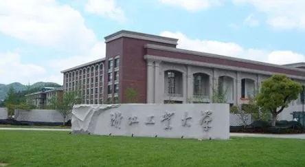 这17所不输211的大学,最适合分数不高的你捡漏!
这17所不输211的大学,最适合分数不高的你捡漏!