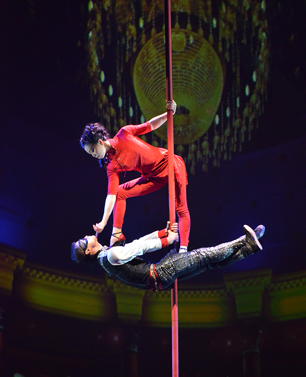 杂技如何表现战争题材？海派杂技剧《战上海》给出了答案