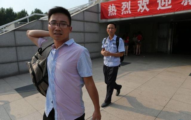 
他9次高考，放弃北大本硕连读，终圆清华梦！“无清华，不人生”


