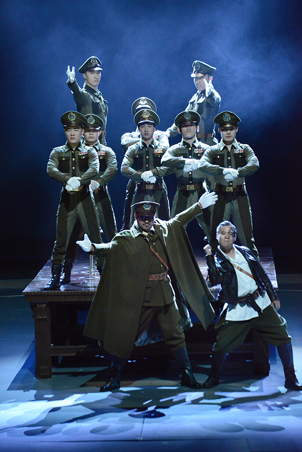 杂技如何表现战争题材？海派杂技剧《战上海》给出了答案