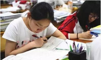 
700分学霸的忠告：高中三年，高二太重要，想要逆袭，来看这里！


