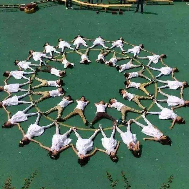 
原创
幼儿园最美毕业照，父母看了偷着乐，大学生看了也羡慕


