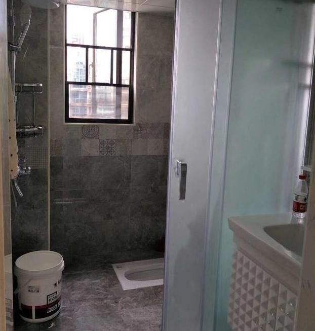 老婆花27万装修的新房,卫生间装成了蹲坑竟还装在淋浴
