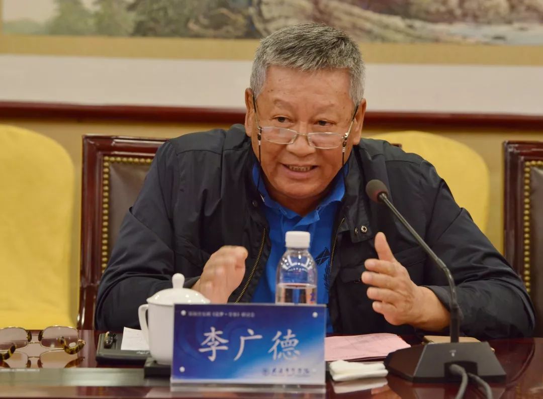 原沈阳军区文工团团长,国家一级编剧李广德辽宁省合唱协会会长,指挥家