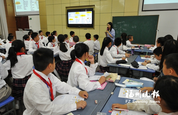 福州两所小学战略合作推行“学习共同体”
福州两所小学战略合作推行“学习共同体”