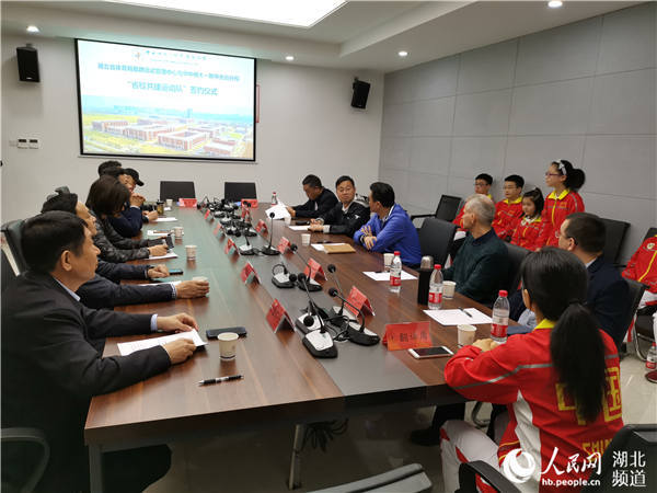 湖北首个“省校共建青少年运动队”培育跳棋运动员人才
湖北首个“省校共建青少年运动队”培育跳棋运动员人才