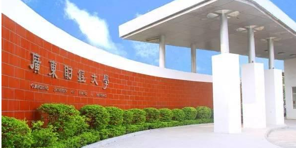 
广东各大学校门口大对比！没有对比就没有伤害！


