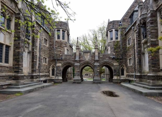 
原创
与哈佛耶鲁齐名，培养出65位诺贝尔奖，这所“寒酸”的大学是？


