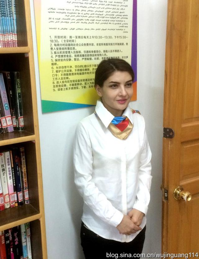 乌鲁木齐社区工作中的维吾尔族美女(图)
