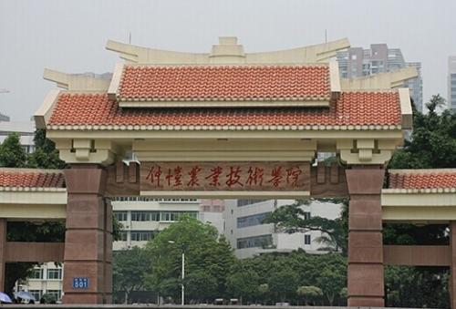 
广东各大学校门口大对比！没有对比就没有伤害！


