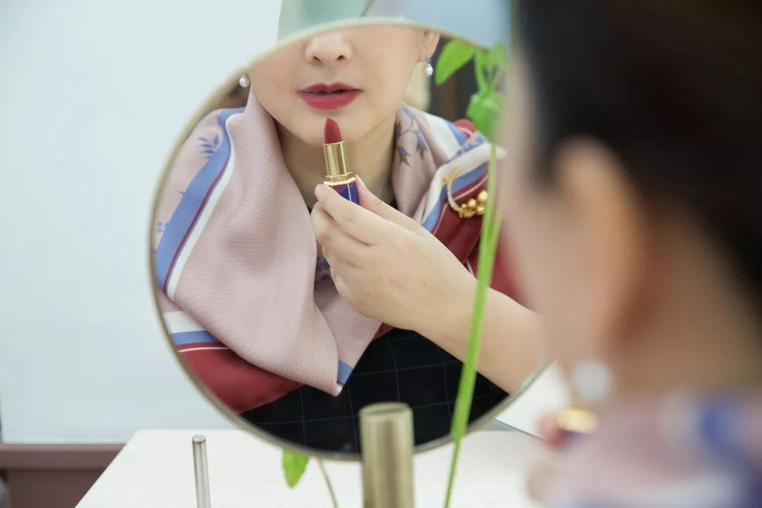 辣妈色、太后色、减龄色!让你娘秒杀隔壁王阿姨 888真人网址