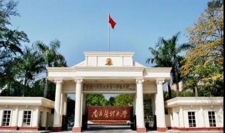 这17所不输211的大学,最适合分数不高的你捡漏!
这17所不输211的大学,最适合分数不高的你捡漏!