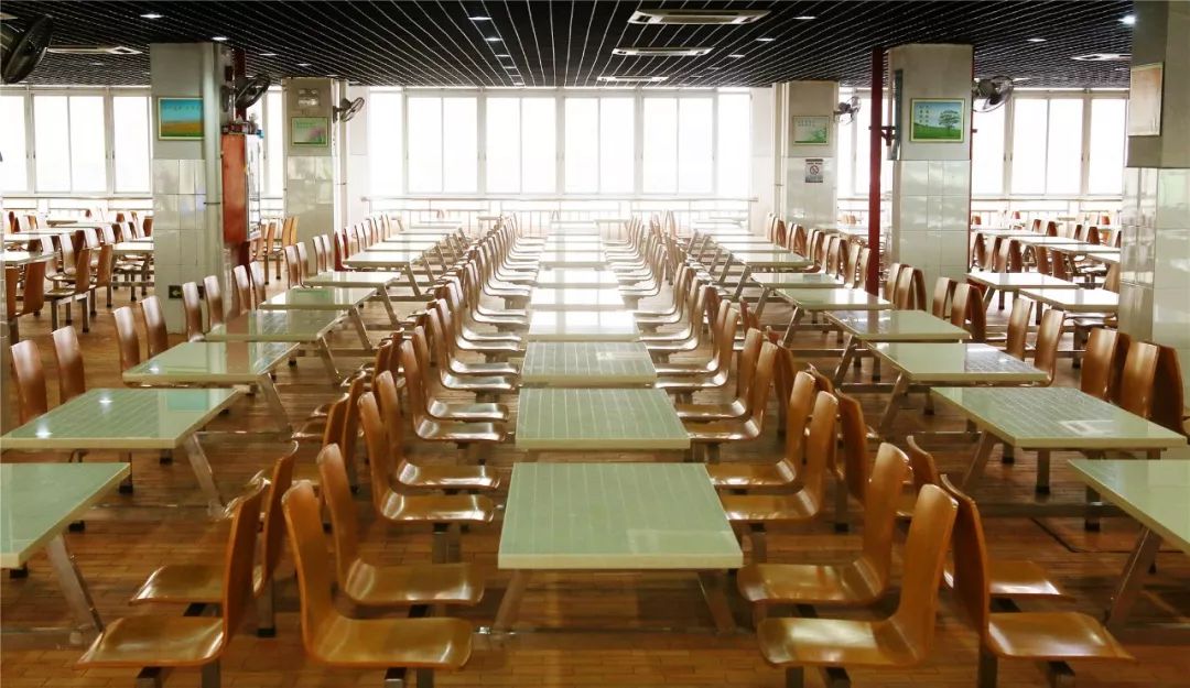 学生饭堂