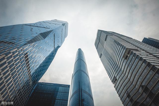 
月薪四千的老家公务员，还是年薪20万的北上广白领，你怎么选？


