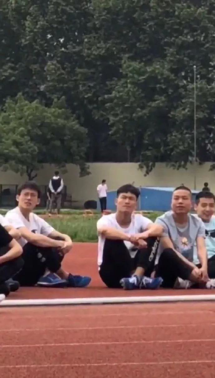 女生脚上为什么要系一根红绳子 丨爆笑囧图