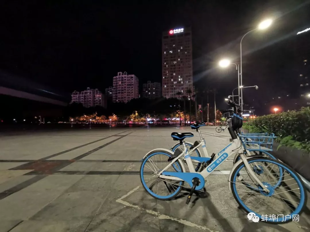 
蚌埠六（6）班的吴煜刘瑄同学，你的书包掉了


