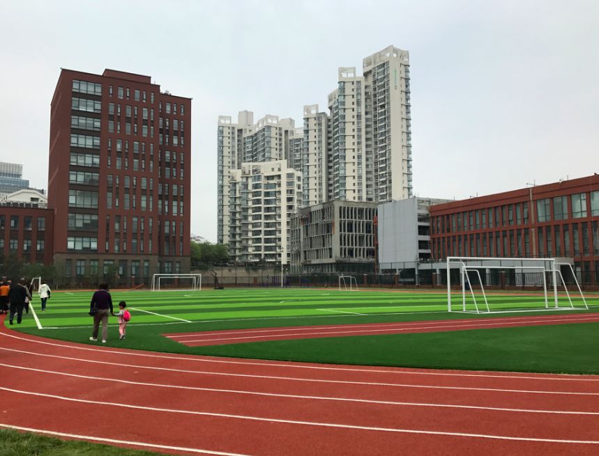 雄厚的师资队伍 海信学校的掌门人由此前岛城名校青岛实验初中的正副