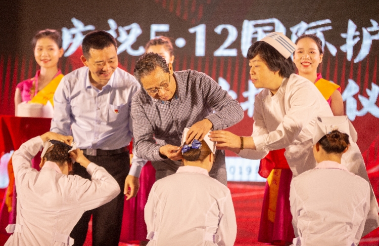 
1080名护生获授护士帽，钟南山院士讲述自己生病被护理的境遇


