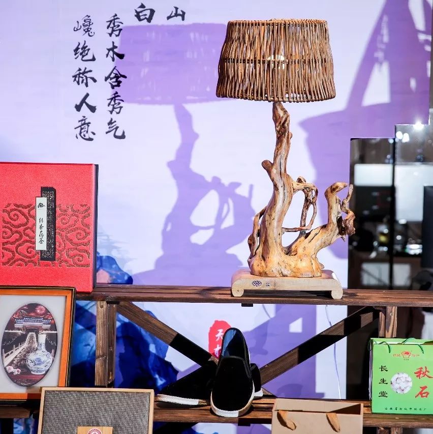 足上写个凭字圈起来画一条线猜成语(3)