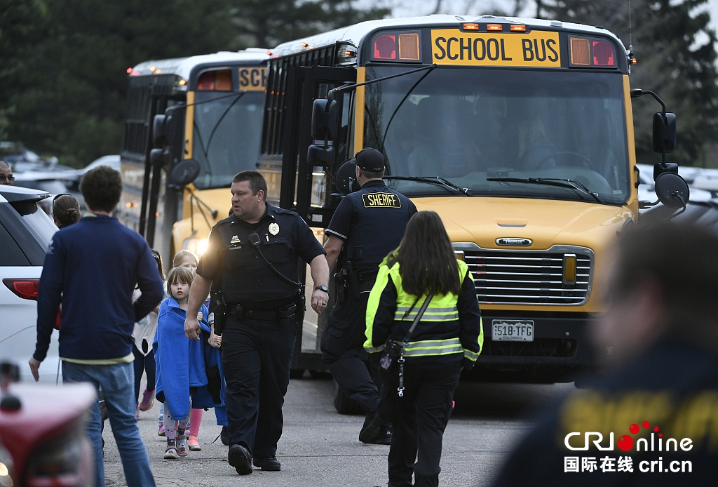 
美丹佛校园枪击案细节曝光18岁枪手身份确认


