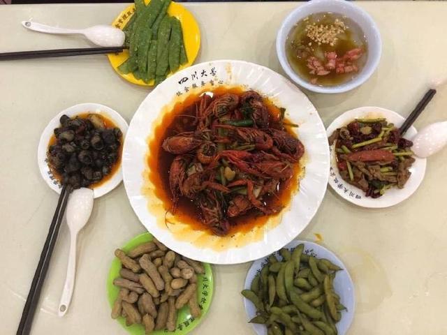 
国内公认“食堂”最好吃的3所大学，新生不吐槽，毕业生不想走！


