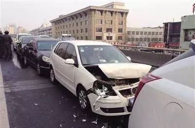 怎么样开车拍照 d9cb8e645364488caeb88f532500fc7a.jpg