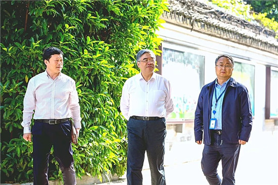 朱永新先生走访调研姑苏百年老校
朱永新先生走访调研姑苏百年老校