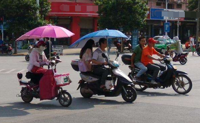 夏天电瓶车当风衣摆_电瓶车夏天车祸