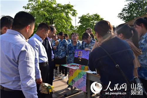 
山东交通技师学院“匠心如画技品展香”展销会暨“秋实”画展拉开帷幕


