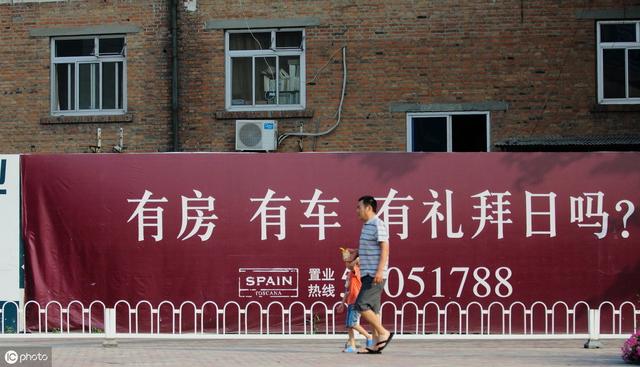 
月薪四千的老家公务员，还是年薪20万的北上广白领，你怎么选？


