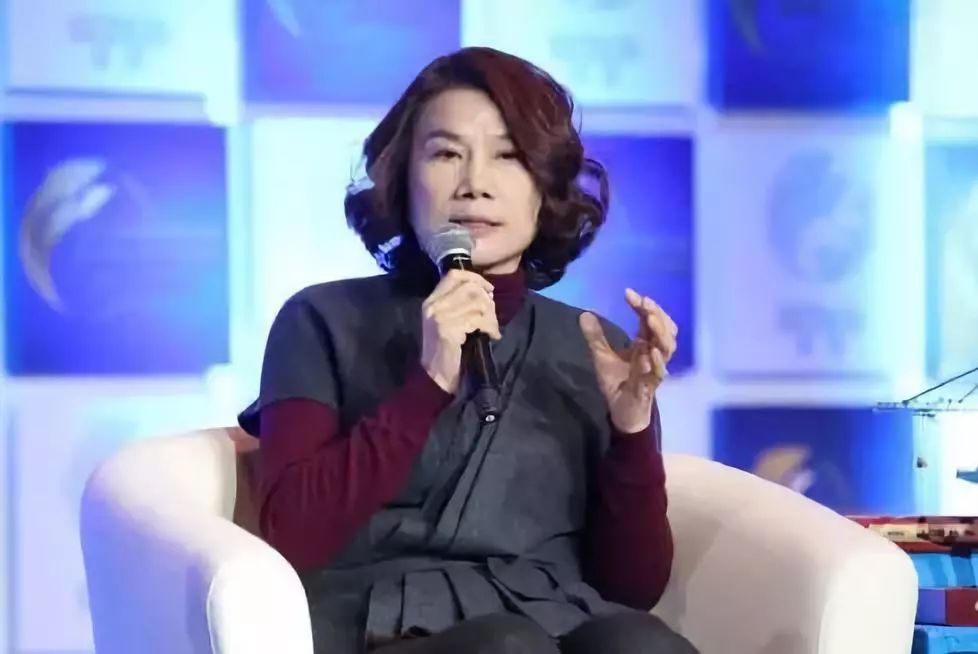 董明珠简谱_董明珠年轻照片(2)