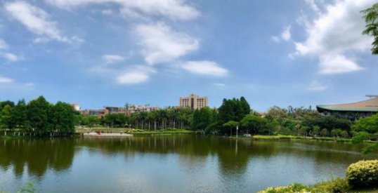 知名度不输清华!被称为“国内最美大学”!成功发射火箭
知名度不输清华!被称为“国内最美大学”!成功发射火箭