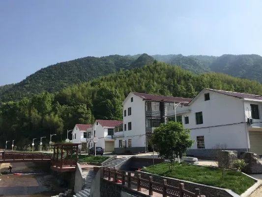 这个夏天,我们在靖安三爪仑高空玻璃滑道漂流等您!