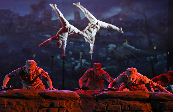 杂技如何表现战争题材？海派杂技剧《战上海》给出了答案