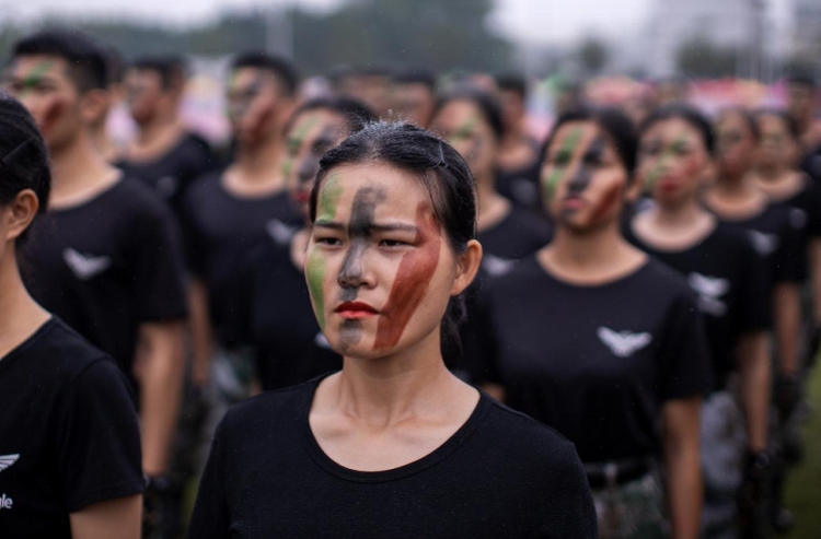 
国防教育够酷炫！广东50所高校国旗护卫队大比武


