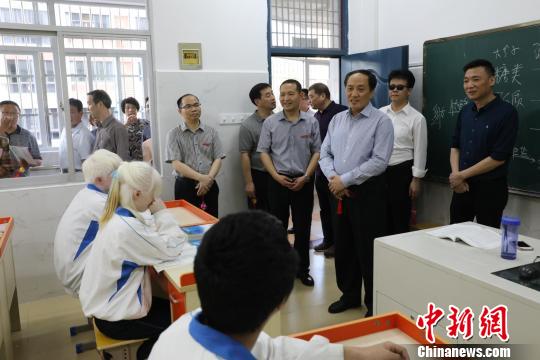 
福建出台政策加大扶持残疾人自主就业创业


