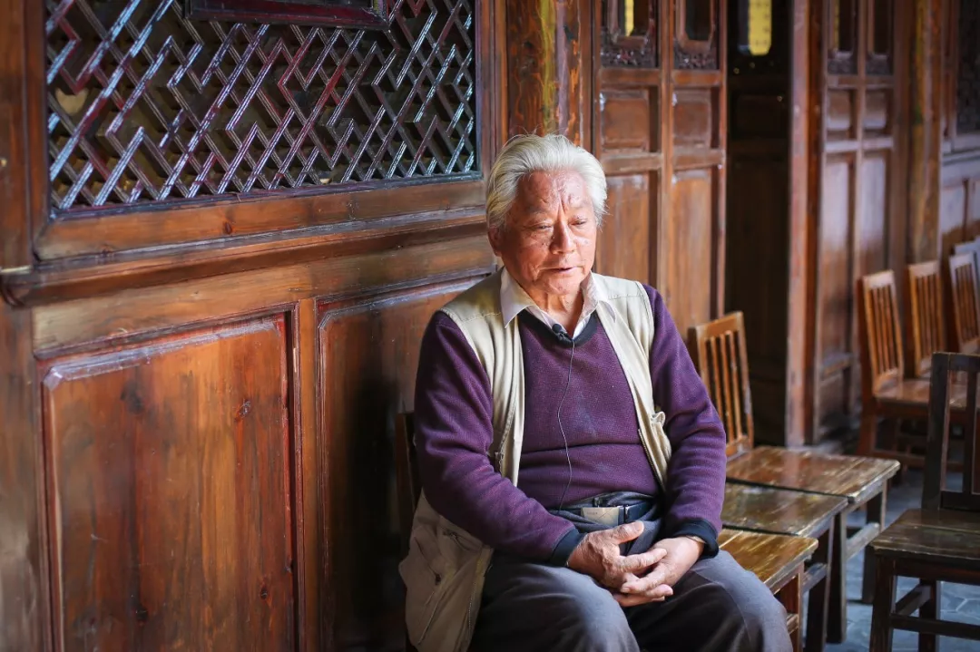 
这位纳若是“烤烟书记”，是“农民教授”，学生爱他却递辞退书


