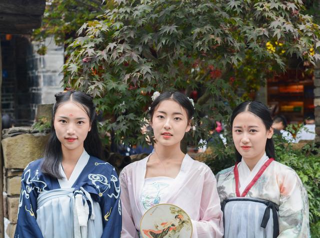 
黄龙溪惊现古典美人高颜值小姐姐原来竟是准空姐


