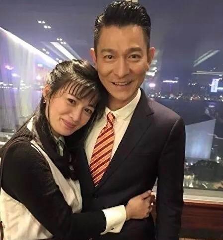 获刘德华一手栽培，再婚嫁61岁富商宠成公主，挺8月孕肚现身被拍！
