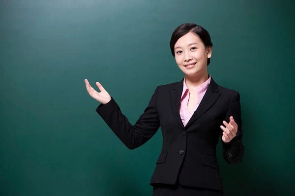 
老师教书领工资，家长质疑凭啥感谢老师，网友回复太现实！


