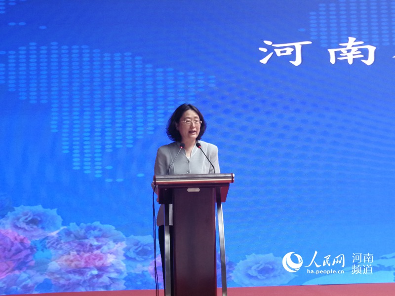 省委外事办主任付静宣布河南省公共服务领域外语标识规范建设启动仪式