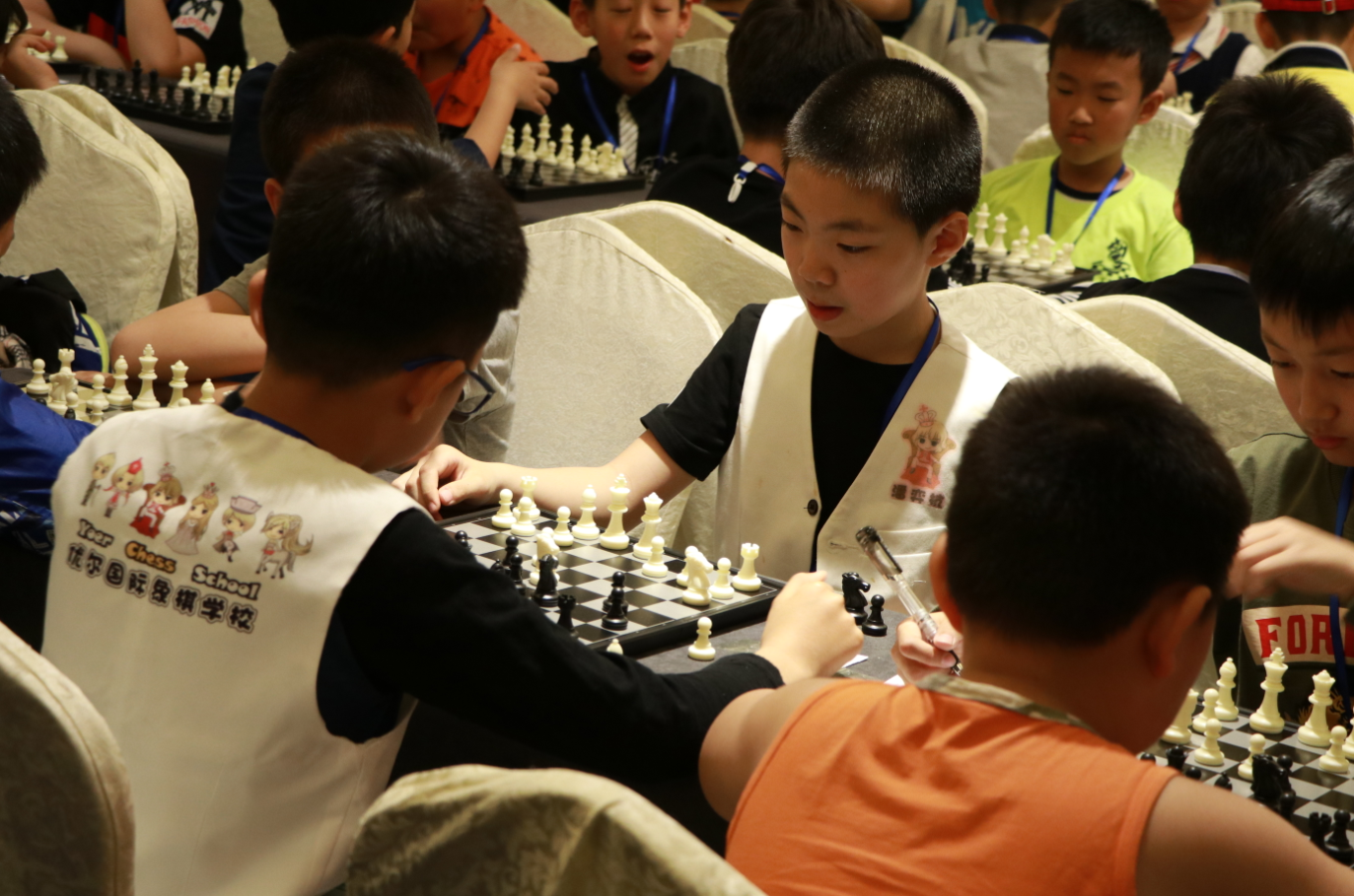 潘弈杭学习国际象棋已经3年,白天的慢棋赛他志在必得,此前六场比赛