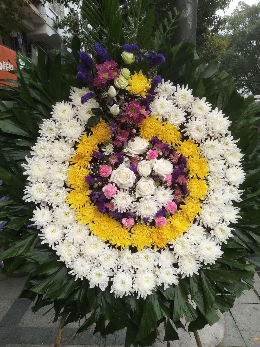 为什么有的老人去世摆放红色粉色花圈,去世花圈不是送