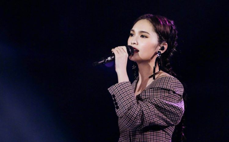 范玮琪发长文称没有伪装学历,但有网友吐槽她虚伪,为什么?
范玮琪发长文称没有伪装学历,但有网友吐槽她虚伪,为什么?