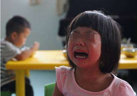                     妈妈不给买玩具，3岁男童哭闹不止，引发“呼吸暂停症”！