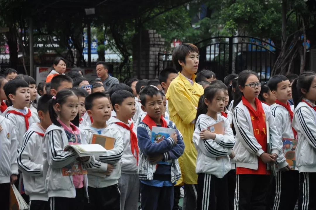 生命无价 防患未然—人北小学(东区"防地震应急疏散演练活动"