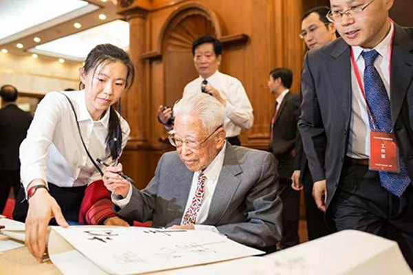 
“老校长”袁宝华逝世人民大学发文悼念


