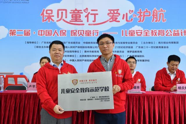 21世纪经济报道2019_21世纪经济报道 (  摄) -国新办举行4月份国民经济运行情况新闻发布...(2)