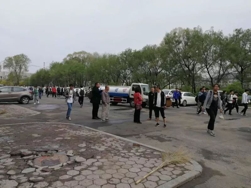 网传吉林一高校化粪池“炸了”?看记者核实的真相…
网传吉林一高校化粪池“炸了”?看记者核实的真相…